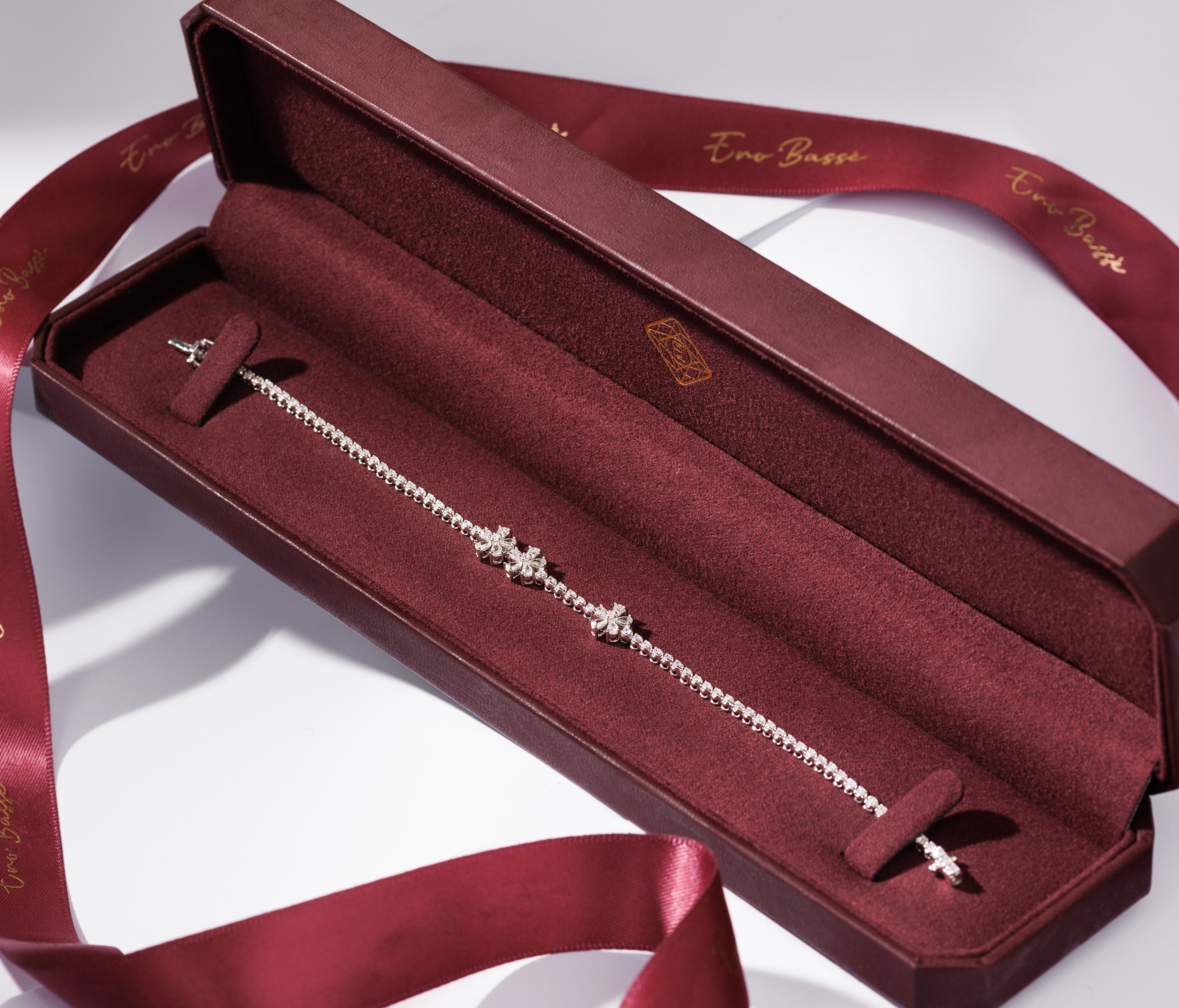 Close-up showing clove-shaped diamond settings and sparkle